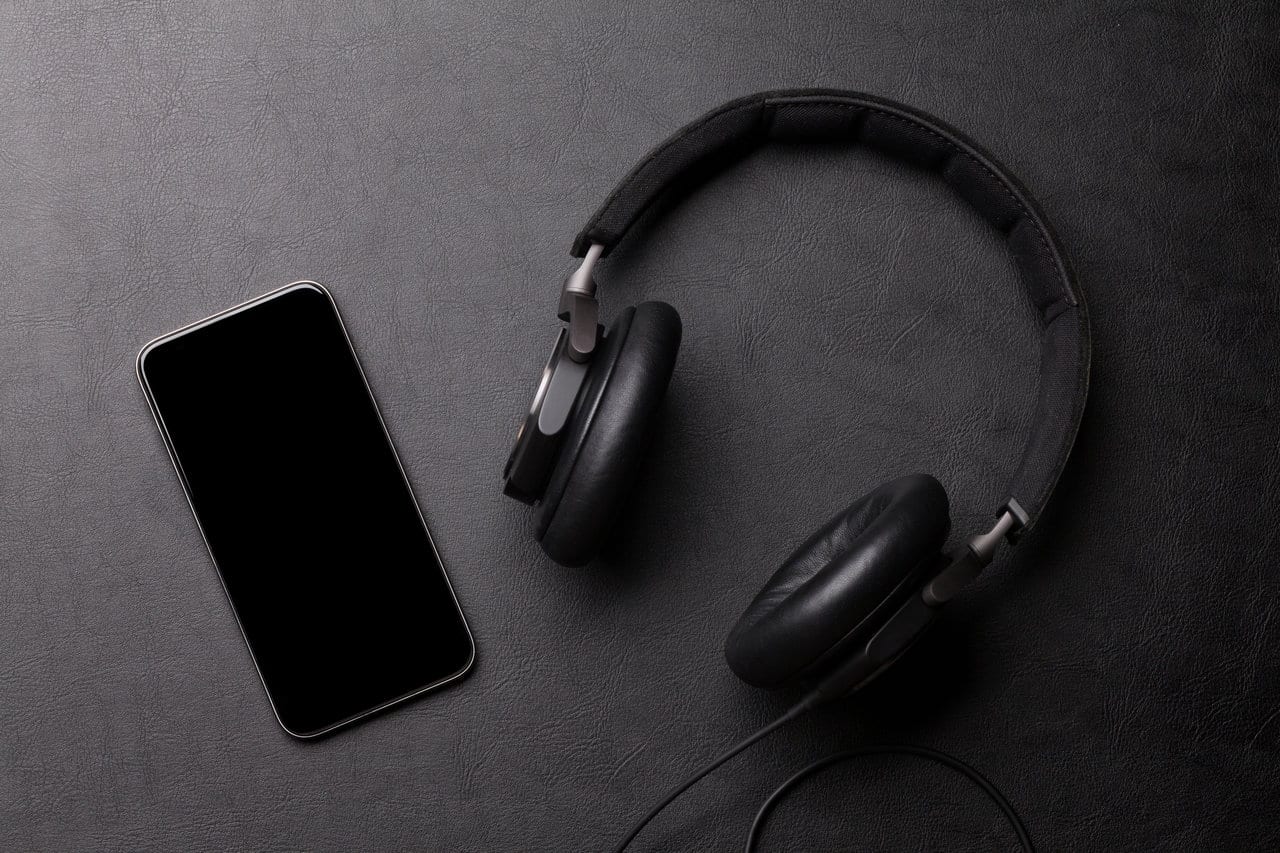 Headphones and smartphone 1